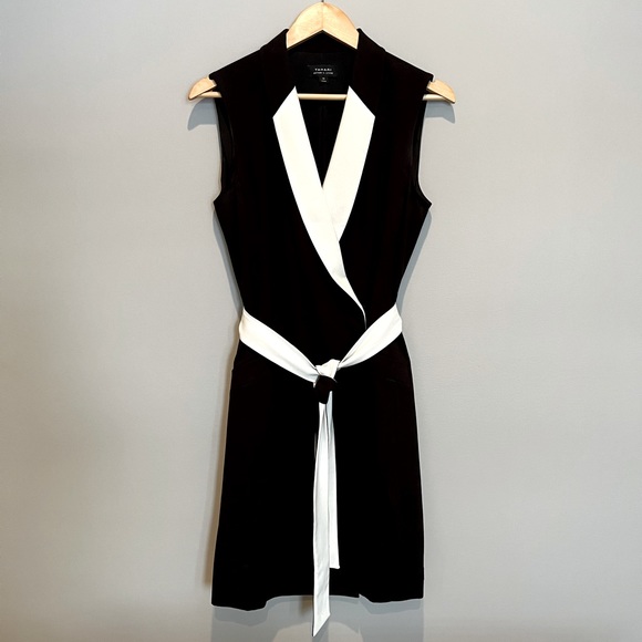 Tahari Dresses & Skirts - Dress from designer Tahari